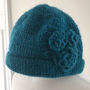 💙Handcrafted UK Wool hat with crochet flowers